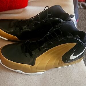 Nike Hyperdunk Basketball shoes Black Gold and White